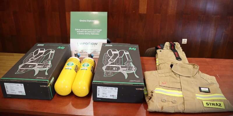 Przekazanie sprzętu specjalistycznego dla jednostek OSP z terenu Gminy Dębowiec Przekazanie sprzętu specjalistycznego dla jednostek OSP z terenu Gminy Dębowiec